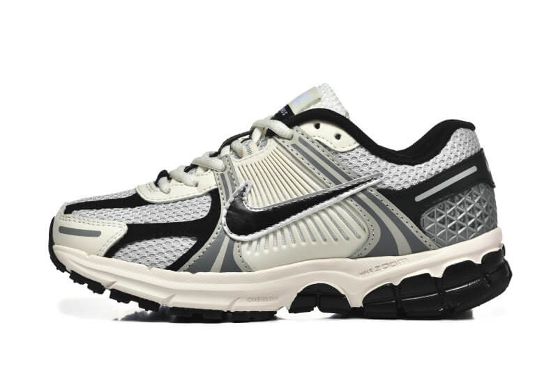 Découvrez le confort exceptionnel des Baskets Nike Zoom Vomero 5, alliant légèreté et innovation. Parfaites pour les sportifs et les passionnés !