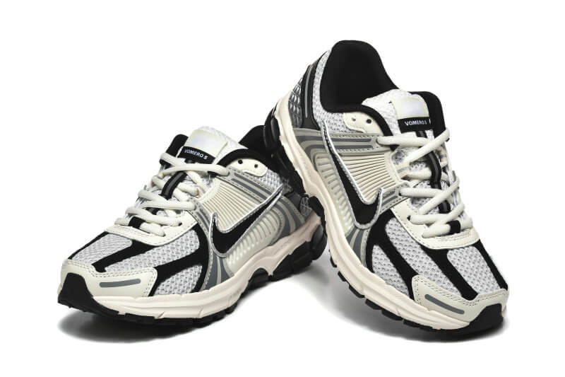 Découvrez le confort exceptionnel des Baskets Nike Zoom Vomero 5, alliant légèreté et innovation. Parfaites pour les sportifs et les passionnés !