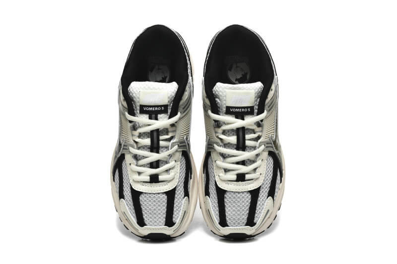 Découvrez le confort exceptionnel des Baskets Nike Zoom Vomero 5, alliant légèreté et innovation. Parfaites pour les sportifs et les passionnés !