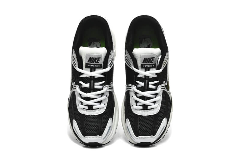 Découvrez le confort exceptionnel des Baskets Nike Zoom Vomero 5, alliant légèreté et innovation. Parfaites pour les sportifs et les passionnés !
