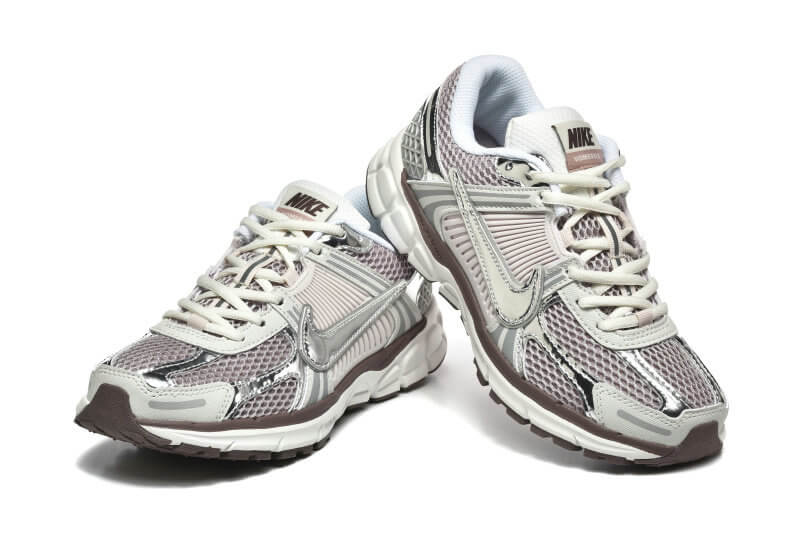 Découvrez le confort exceptionnel des Baskets Nike Zoom Vomero 5, alliant légèreté et innovation. Parfaites pour les sportifs et les passionnés !