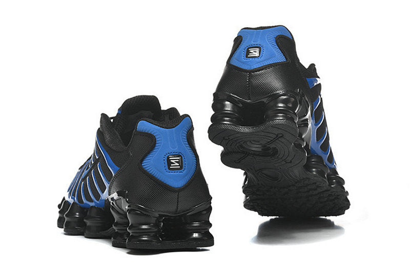 Les baskets Nike Shox TL allient un style avant-gardiste et une innovation technique avancée. Leur design unique et leurs détails sophistiqués.