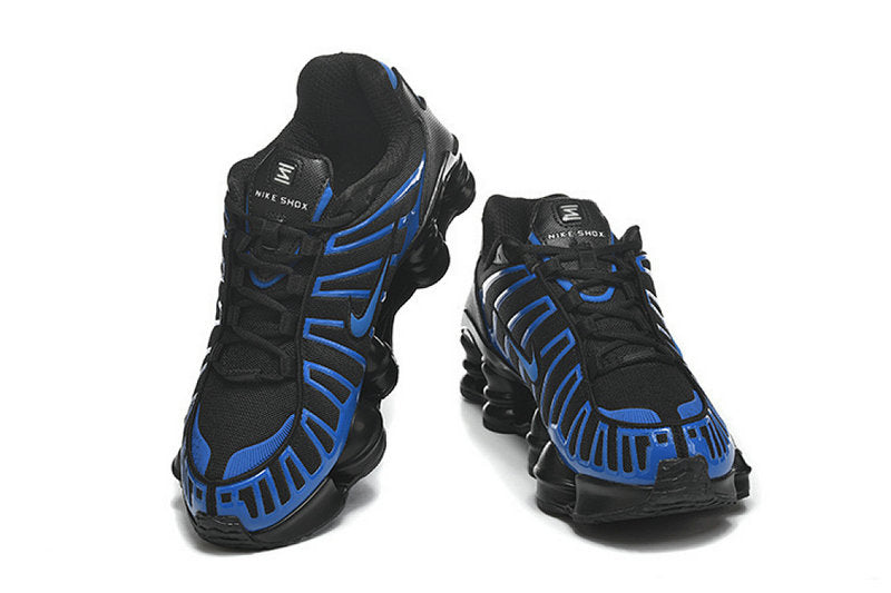 Les baskets Nike Shox TL allient un style avant-gardiste et une innovation technique avancée. Leur design unique et leurs détails sophistiqués.