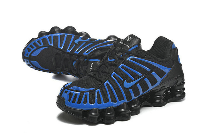 Les baskets Nike Shox TL allient un style avant-gardiste et une innovation technique avancée. Leur design unique et leurs détails sophistiqués.