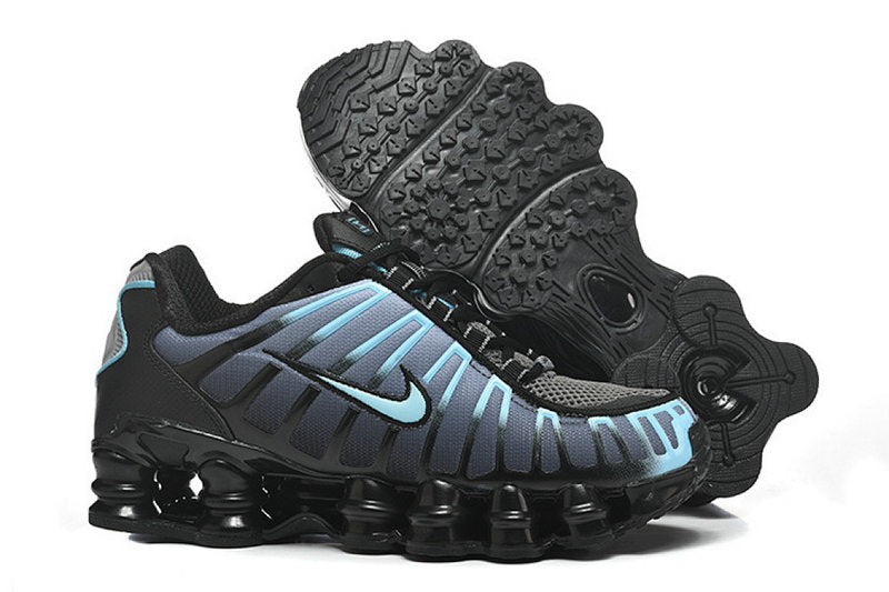 Les baskets Nike Shox TL allient un style avant-gardiste et une innovation technique avancée. Leur design unique et leurs détails sophistiqués.