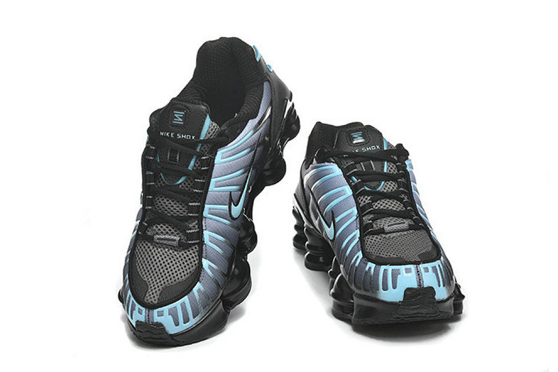 Les baskets Nike Shox TL allient un style avant-gardiste et une innovation technique avancée. Leur design unique et leurs détails sophistiqués.