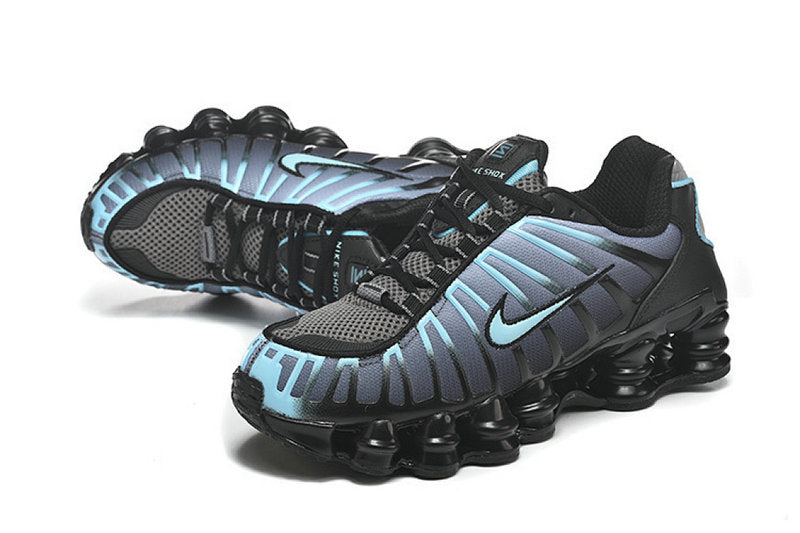 Les baskets Nike Shox TL allient un style avant-gardiste et une innovation technique avancée. Leur design unique et leurs détails sophistiqués.