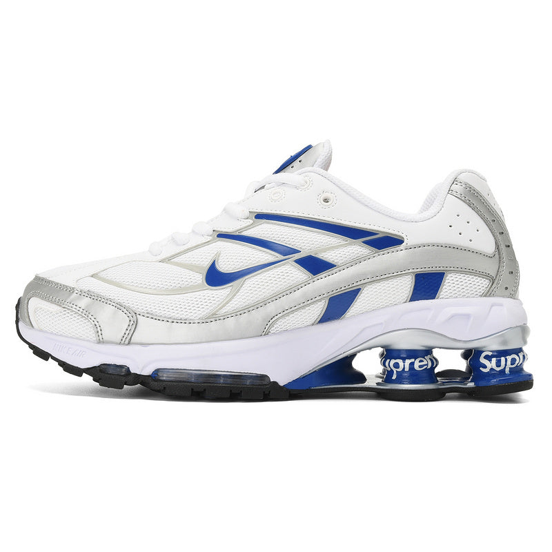 Les Baskets Nike Shox Ride 2 Supreme X incarnent un style emblématique et une performance supérieure.

Par ailleurs, leur design distinctif et leur utilisation
