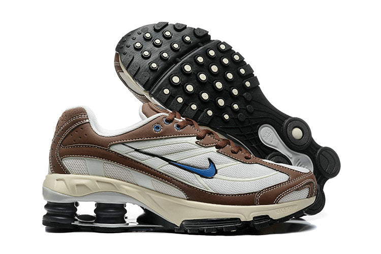Les Baskets Nike Shox Ride 2 Supreme X incarnent un style emblématique et une performance supérieure.

Par ailleurs, leur design distinctif et leur utilisation
