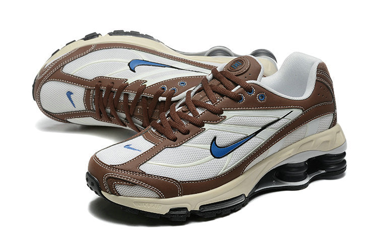 Les Baskets Nike Shox Ride 2 Supreme X incarnent un style emblématique et une performance supérieure.

Par ailleurs, leur design distinctif et leur utilisation