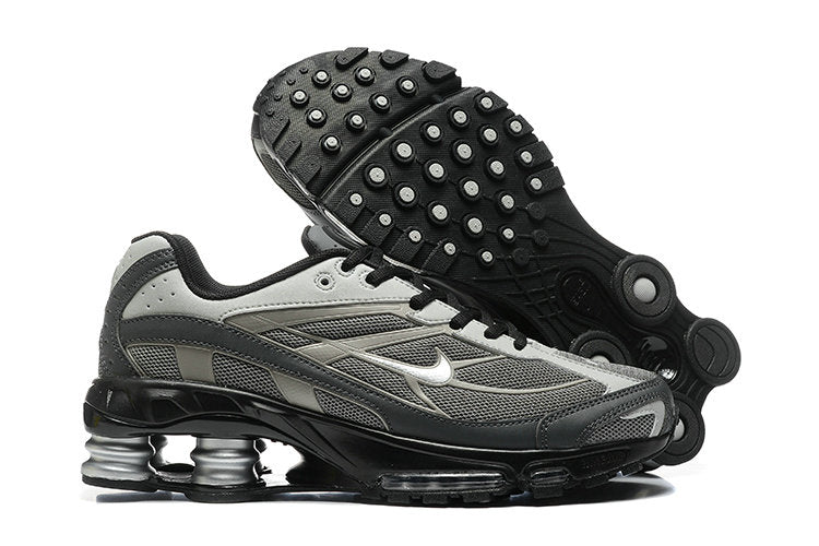 Les Baskets Nike Shox Ride 2 Supreme X incarnent un style emblématique et une performance supérieure.

Par ailleurs, leur design distinctif et leur utilisation