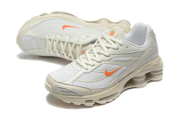 Les Baskets Nike Shox Ride 2 Supreme X incarnent un style emblématique et une performance supérieure.

Par ailleurs, leur design distinctif et leur utilisation