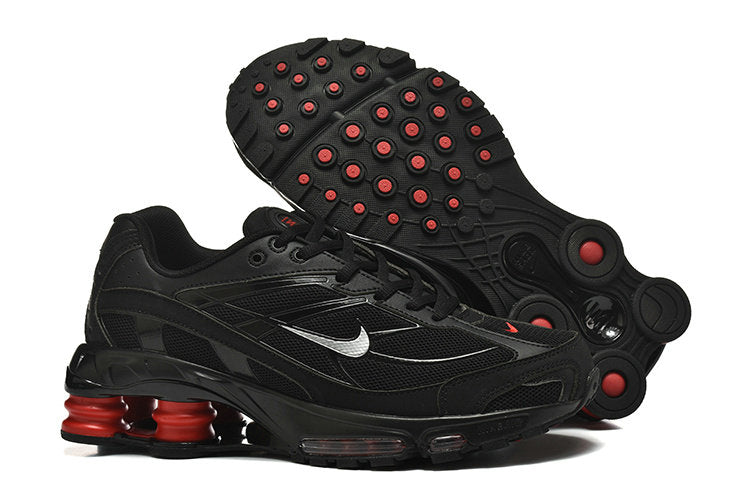 Les Baskets Nike Shox Ride 2 Supreme X incarnent un style emblématique et une performance supérieure.

Par ailleurs, leur design distinctif et leur utilisation