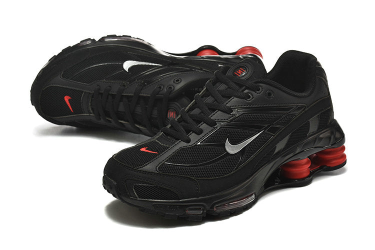 Les Baskets Nike Shox Ride 2 Supreme X incarnent un style emblématique et une performance supérieure.

Par ailleurs, leur design distinctif et leur utilisation