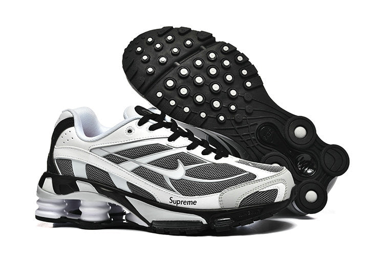 Les Baskets Nike Shox Ride 2 Supreme X incarnent un style emblématique et une performance supérieure.

Par ailleurs, leur design distinctif et leur utilisation