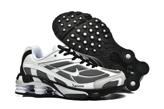 Les Baskets Nike Shox Ride 2 Supreme X incarnent un style emblématique et une performance supérieure.

Par ailleurs, leur design distinctif et leur utilisation