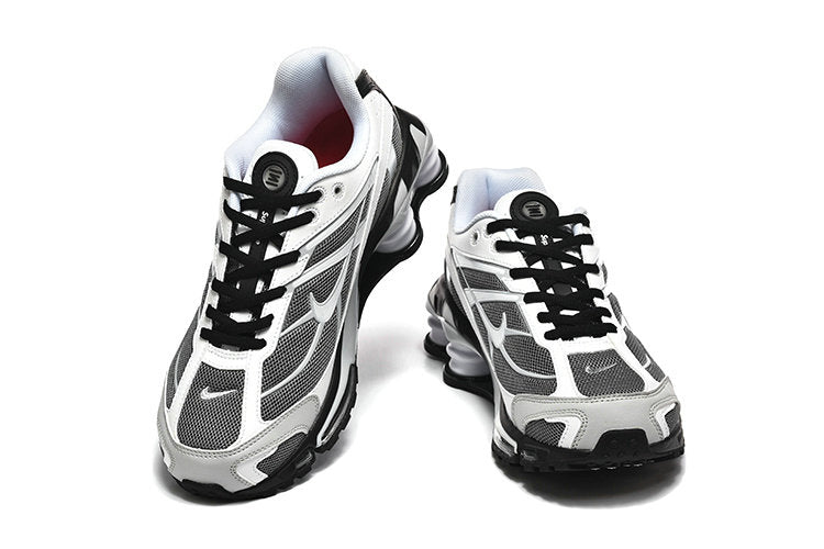 Les Baskets Nike Shox Ride 2 Supreme X incarnent un style emblématique et une performance supérieure.

Par ailleurs, leur design distinctif et leur utilisation