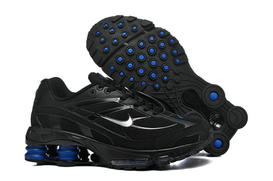Les Baskets Nike Shox Ride 2 Supreme X incarnent un style emblématique et une performance supérieure.

Par ailleurs, leur design distinctif et leur utilisation