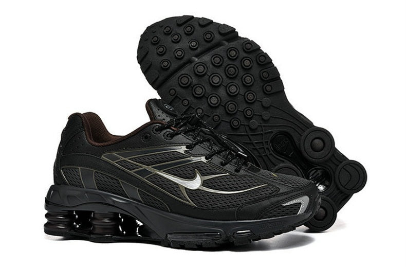 Les Baskets Nike Shox Ride 2 Supreme X incarnent un style emblématique et une performance supérieure.

Par ailleurs, leur design distinctif et leur utilisation