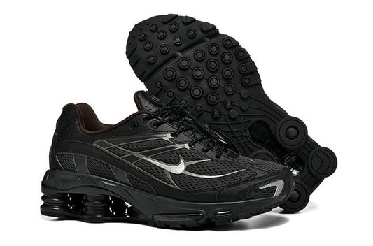 Les Baskets Nike Shox Ride 2 Supreme X incarnent un style emblématique et une performance supérieure.

Par ailleurs, leur design distinctif et leur utilisation