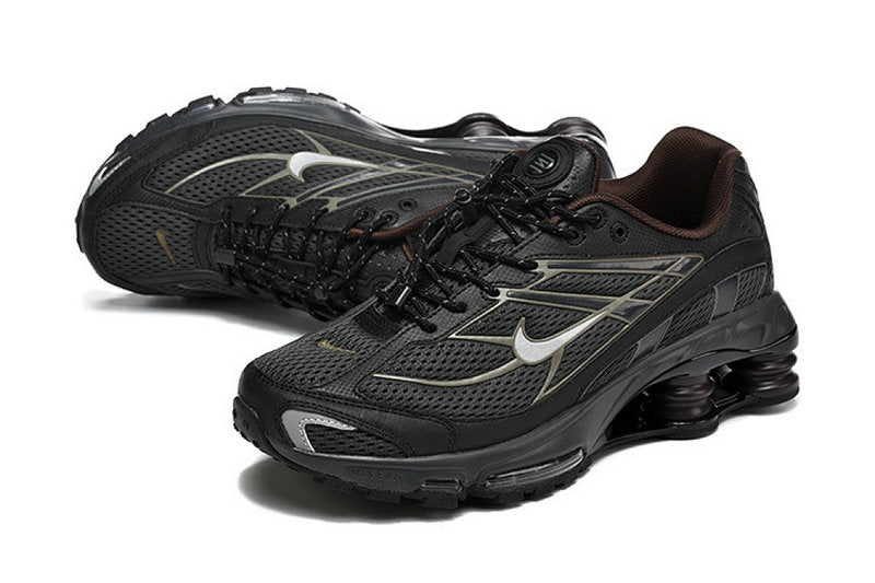 Les Baskets Nike Shox Ride 2 Supreme X incarnent un style emblématique et une performance supérieure.

Par ailleurs, leur design distinctif et leur utilisation