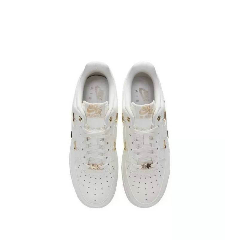 Les baskets Nike Air Force 1 combinent style et performance, offrant une expérience exceptionnelle.pas cher. Le moins cher.