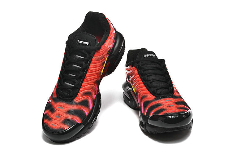 Les  Baskets Nike Air Max Tn incarnent un style emblématique et une performance supérieure.

 
Par ailleurs, leur design distinctif et leur utilisation de matériaux de haute qualité en font un choix incontournable.