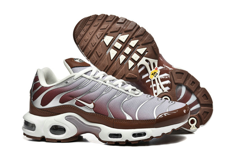 Les  Baskets Nike Air Max Tn incarnent un style emblématique et une performance supérieure.

 
Par ailleurs, leur design distinctif et leur utilisation de matériaux de haute qualité en font un choix incontournable.