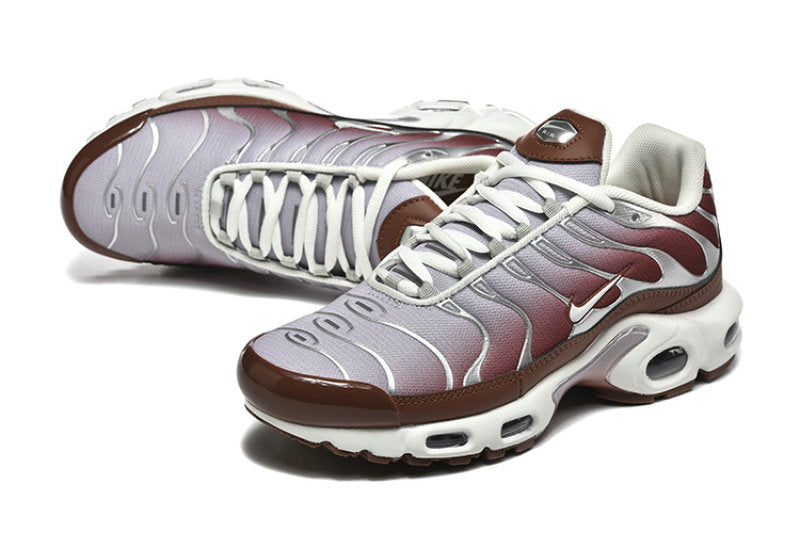 Les  Baskets Nike Air Max Tn incarnent un style emblématique et une performance supérieure.

 
Par ailleurs, leur design distinctif et leur utilisation de matériaux de haute qualité en font un choix incontournable.