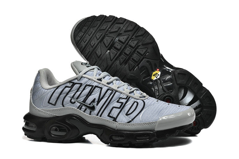 Les  Baskets Nike Air Max Tn incarnent un style emblématique et une performance supérieure.

 
Par ailleurs, leur design distinctif et leur utilisation de matériaux de haute qualité en font un choix incontournable.