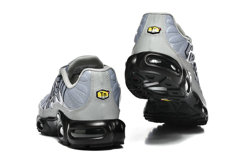 Les  Baskets Nike Air Max Tn incarnent un style emblématique et une performance supérieure.

 
Par ailleurs, leur design distinctif et leur utilisation de matériaux de haute qualité en font un choix incontournable.