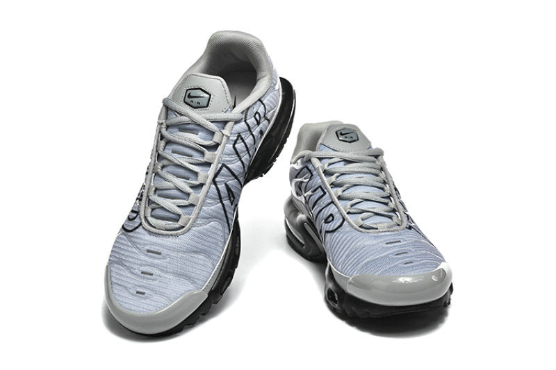 Les  Baskets Nike Air Max Tn incarnent un style emblématique et une performance supérieure.

 
Par ailleurs, leur design distinctif et leur utilisation de matériaux de haute qualité en font un choix incontournable.