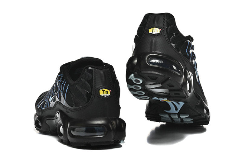 Les  Baskets Nike Air Max Tn incarnent un style emblématique et une performance supérieure.

 
Par ailleurs, leur design distinctif et leur utilisation de matériaux de haute qualité en font un choix incontournable.
