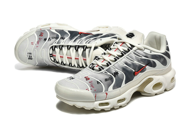 Les  Baskets Nike Air Max Tn incarnent un style emblématique et une performance supérieure.

 
Par ailleurs, leur design distinctif et leur utilisation de matériaux de haute qualité en font un choix incontournable.