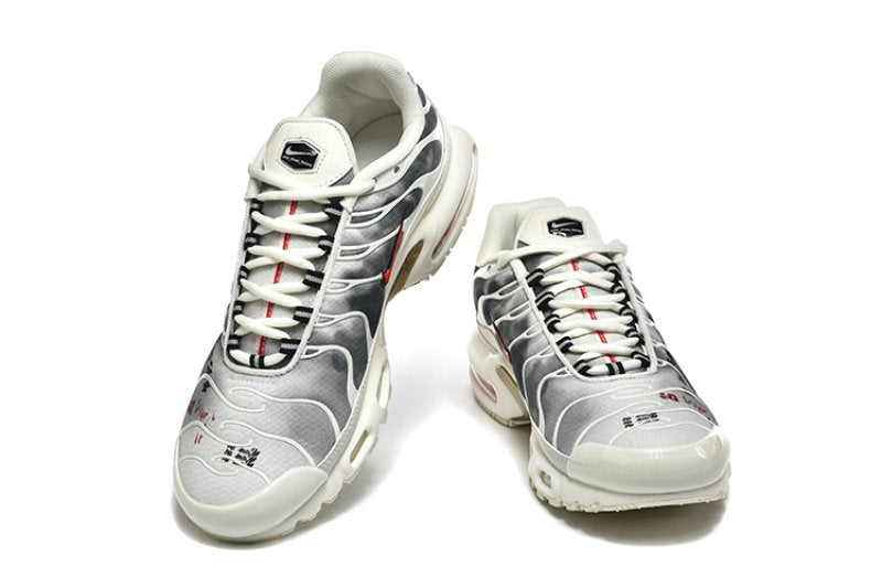 Les  Baskets Nike Air Max Tn incarnent un style emblématique et une performance supérieure.

 
Par ailleurs, leur design distinctif et leur utilisation de matériaux de haute qualité en font un choix incontournable.