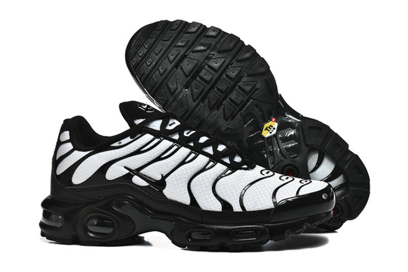 Les  Baskets Nike Air Max Tn incarnent un style emblématique et une performance supérieure.

 
Par ailleurs, leur design distinctif et leur utilisation de matériaux de haute qualité en font un choix incontournable.