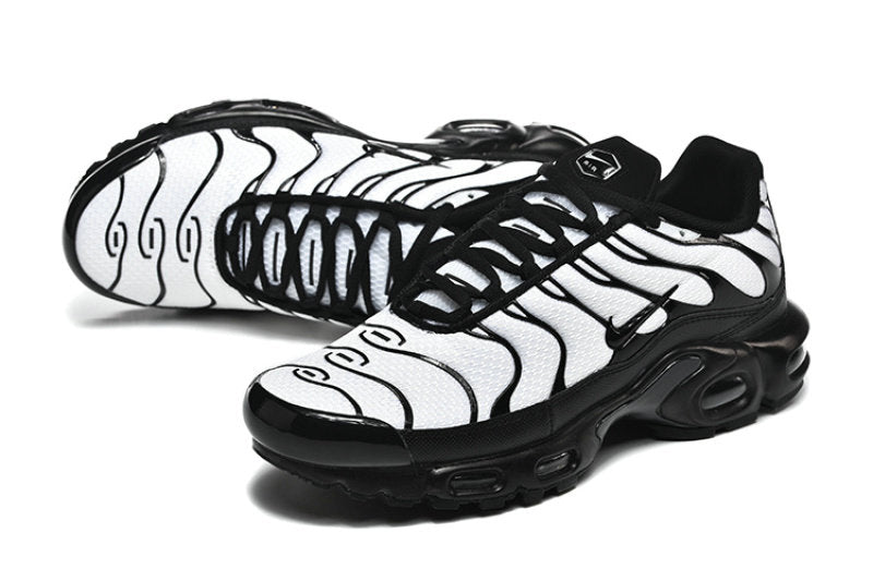 Les  Baskets Nike Air Max Tn incarnent un style emblématique et une performance supérieure.

 
Par ailleurs, leur design distinctif et leur utilisation de matériaux de haute qualité en font un choix incontournable.