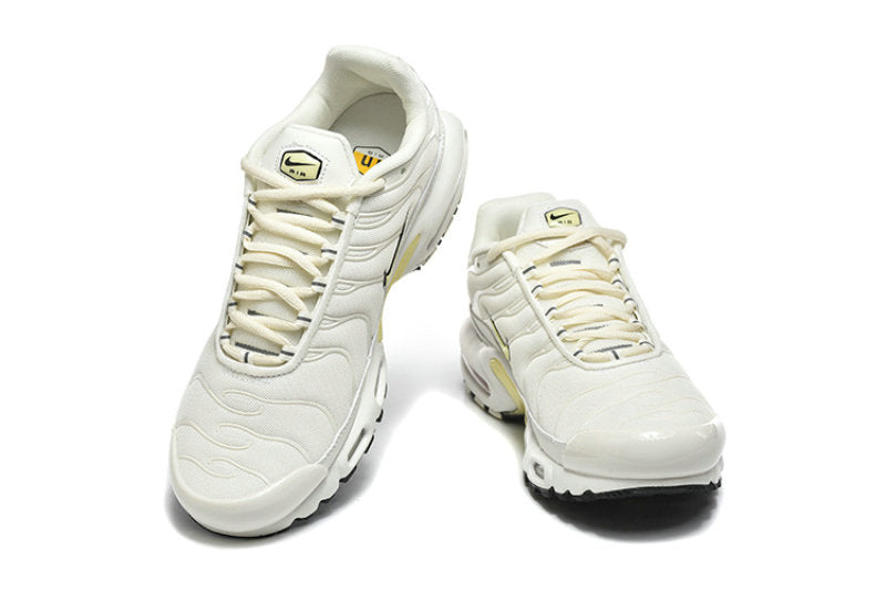 Les  Baskets Nike Air Max Tn incarnent un style emblématique et une performance supérieure.

 
Par ailleurs, leur design distinctif et leur utilisation de matériaux de haute qualité en font un choix incontournable.