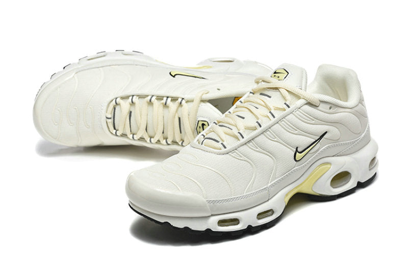 Les  Baskets Nike Air Max Tn incarnent un style emblématique et une performance supérieure.

 
Par ailleurs, leur design distinctif et leur utilisation de matériaux de haute qualité en font un choix incontournable.