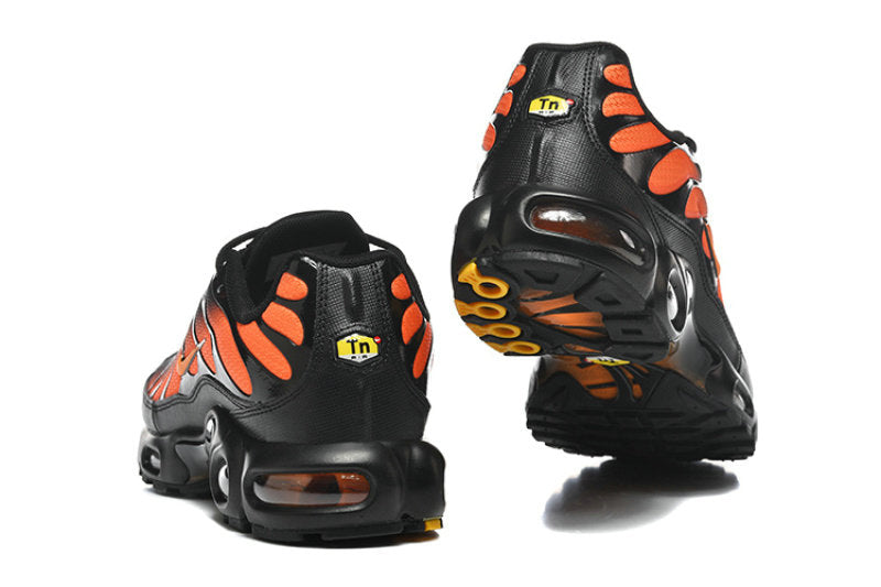 Les  Baskets Nike Air Max Tn incarnent un style emblématique et une performance supérieure.

 
Par ailleurs, leur design distinctif et leur utilisation de matériaux de haute qualité en font un choix incontournable.
