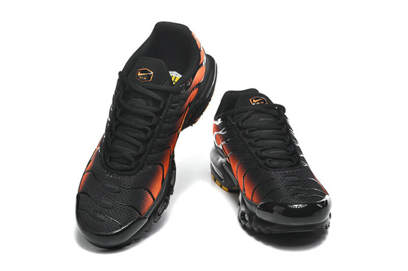 Les  Baskets Nike Air Max Tn incarnent un style emblématique et une performance supérieure.

 
Par ailleurs, leur design distinctif et leur utilisation de matériaux de haute qualité en font un choix incontournable.