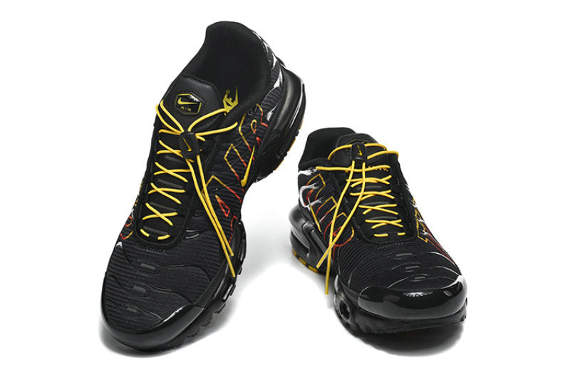 Les  Baskets Nike Air Max Tn incarnent un style emblématique et une performance supérieure.

 
Par ailleurs, leur design distinctif et leur utilisation de matériaux de haute qualité en font un choix incontournable.