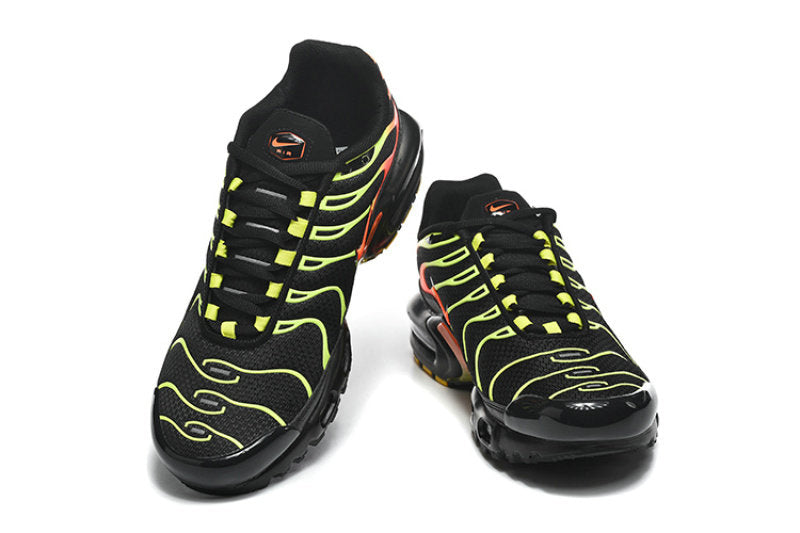 Les  Baskets Nike Air Max Tn incarnent un style emblématique et une performance supérieure.

 
Par ailleurs, leur design distinctif et leur utilisation de matériaux de haute qualité en font un choix incontournable.