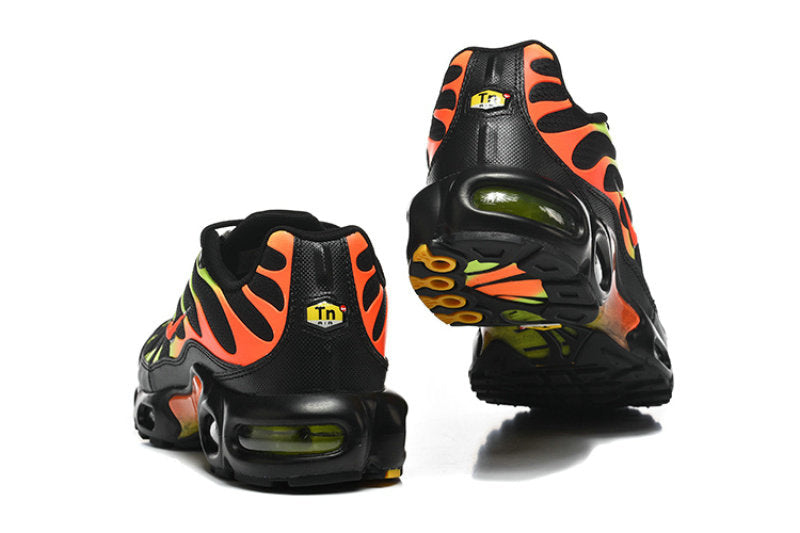 Les  Baskets Nike Air Max Tn incarnent un style emblématique et une performance supérieure.

 
Par ailleurs, leur design distinctif et leur utilisation de matériaux de haute qualité en font un choix incontournable.