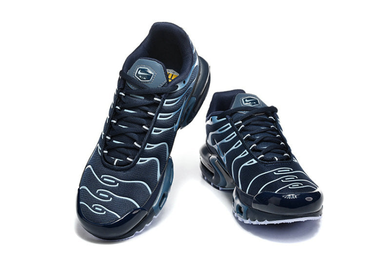Les  Baskets Nike Air Max Tn incarnent un style emblématique et une performance supérieure.

 
Par ailleurs, leur design distinctif et leur utilisation de matériaux de haute qualité en font un choix incontournable.