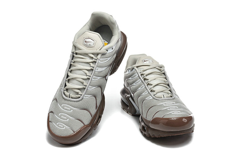 Les  Baskets Nike Air Max Tn incarnent un style emblématique et une performance supérieure.

 
Par ailleurs, leur design distinctif et leur utilisation de matériaux de haute qualité en font un choix incontournable.