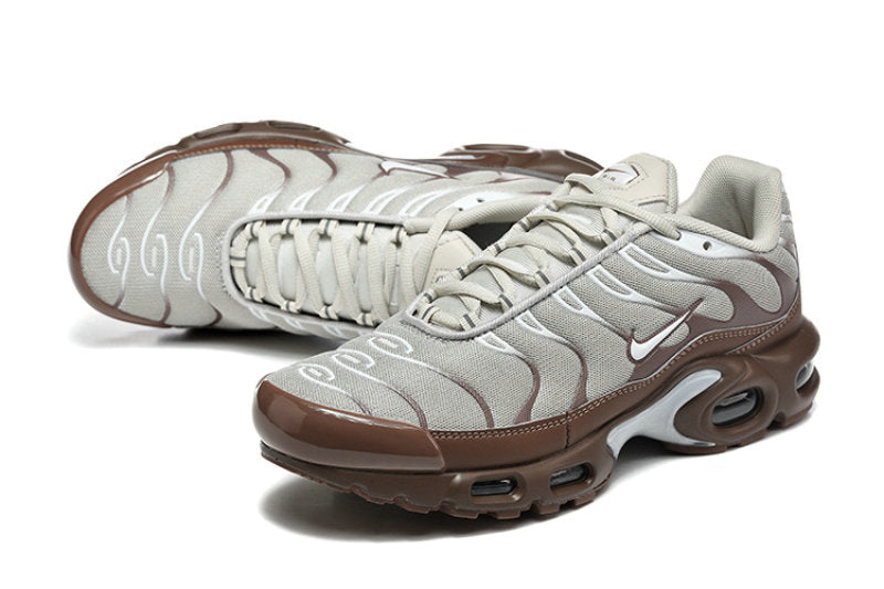 Les  Baskets Nike Air Max Tn incarnent un style emblématique et une performance supérieure.

 
Par ailleurs, leur design distinctif et leur utilisation de matériaux de haute qualité en font un choix incontournable.