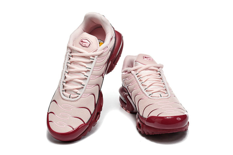 Les  Baskets Nike Air Max Tn incarnent un style emblématique et une performance supérieure.

 
Par ailleurs, leur design distinctif et leur utilisation de matériaux de haute qualité en font un choix incontournable.
