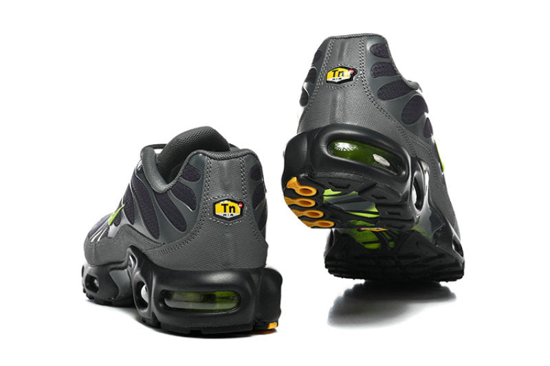 Les  Baskets Nike Air Max Tn incarnent un style emblématique et une performance supérieure.

 
Par ailleurs, leur design distinctif et leur utilisation de matériaux de haute qualité en font un choix incontournable.