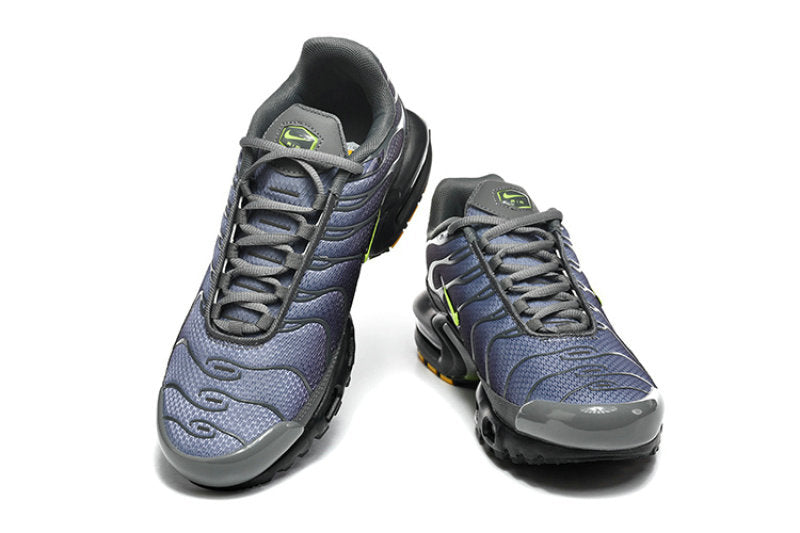 Les  Baskets Nike Air Max Tn incarnent un style emblématique et une performance supérieure.

 
Par ailleurs, leur design distinctif et leur utilisation de matériaux de haute qualité en font un choix incontournable.